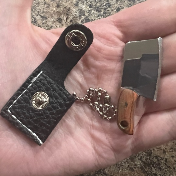 $2 MINI UTILITY KEYCHAIN. ONE AT RANDOM. $2 WITH ANY $10 ORDER OR MORE - Picture 10 of 16